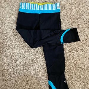 Blue and white lulu run crop